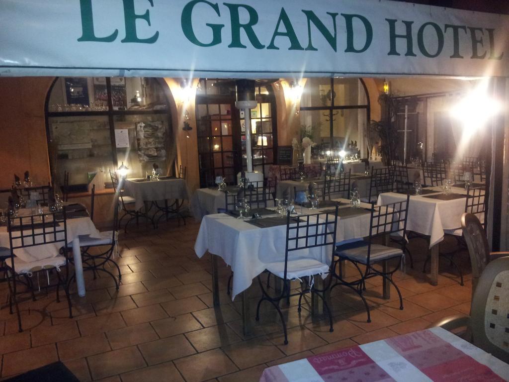 Le Grand Hotel Aups Buitenkant foto