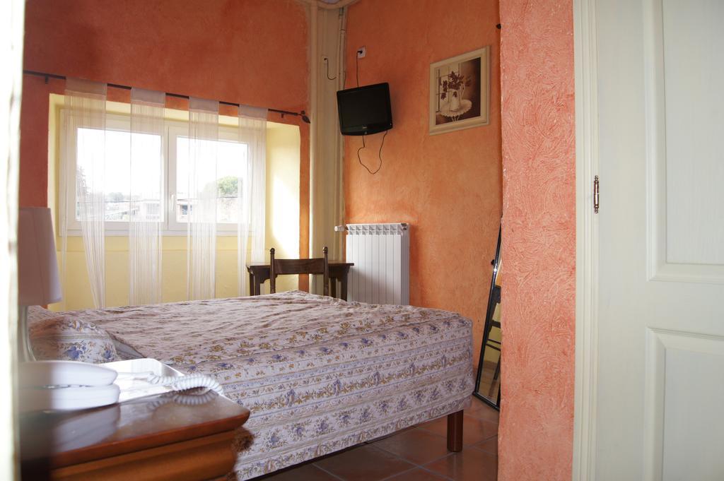Le Grand Hotel Aups Buitenkant foto