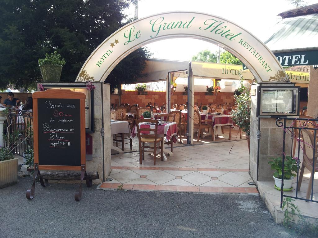 Le Grand Hotel Aups Buitenkant foto